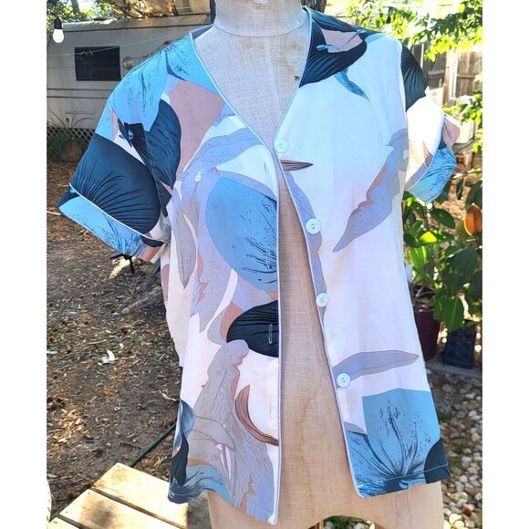 Short Sleeve with Piping Floral V neck Button Front Size M - Picture 1 of 3
